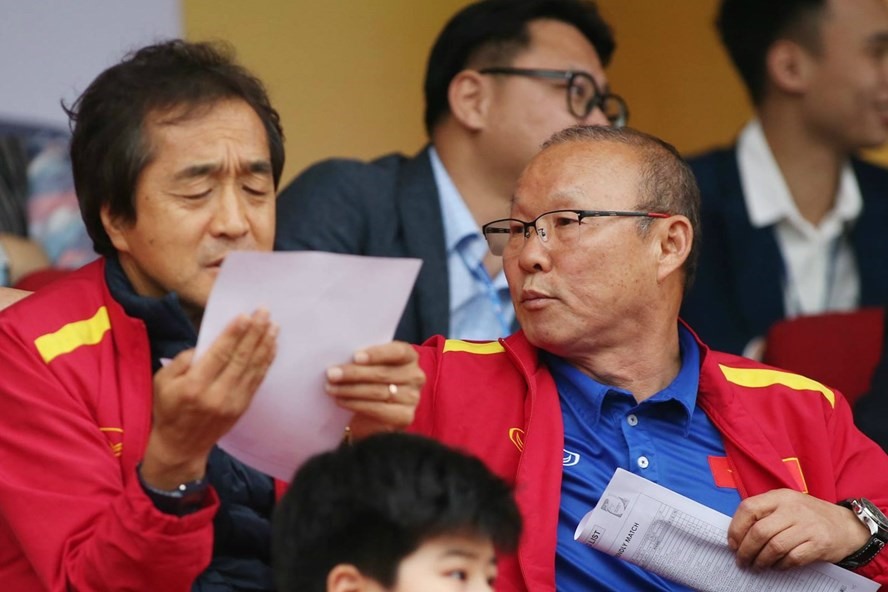 Trợ lý Lee sẽ thay ông Park chỉ đạo trận đấu của đội tuyển Việt Nam. Ảnh: VFF
