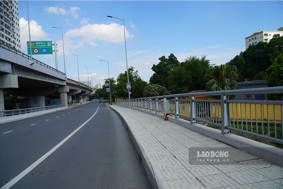 Tháng 10.2020, hai cầu vượt hồ Linh Đàm với tổng mức đầu tư hơn 341 tỷ đồng được khánh thành thông xe.