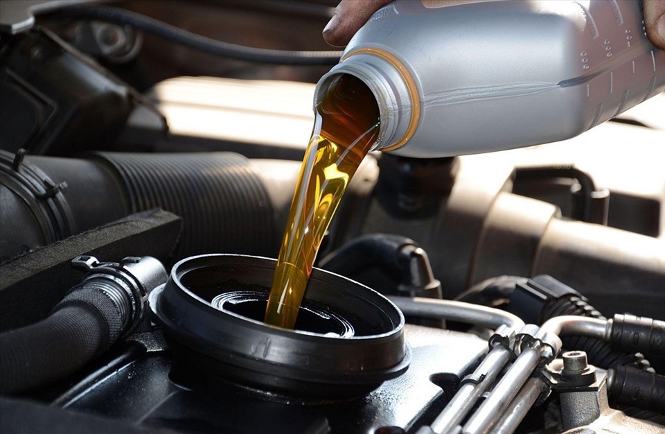 Chi tiết trình tự thay dầu nhớt động cơ cho xe ôtô tại nhà