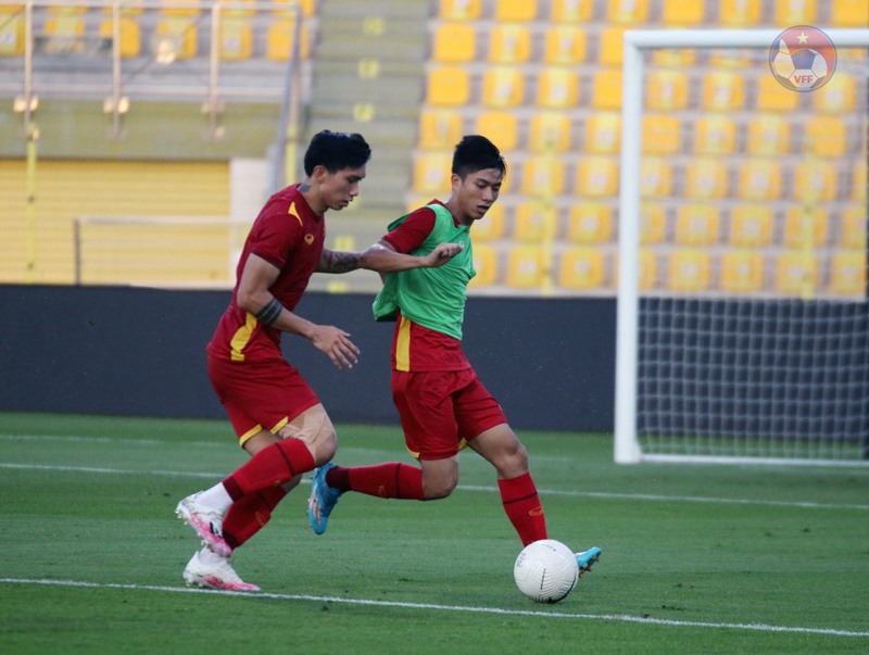Đội tuyển Việt Nam tập làm quen với sân thi đấu Zabeel. Đây cũng là sân nhà của UAE trong cả 3 trận đấu cuối bảng G. Ảnh: VFF