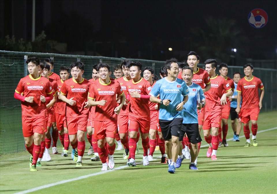 Tuyển Việt Nam sẽ được trợ lí Lee Young-jin chỉ đạo ở lượt trận cuối do ông Park Hang-seo nhận án treo giò. Ảnh: VFF