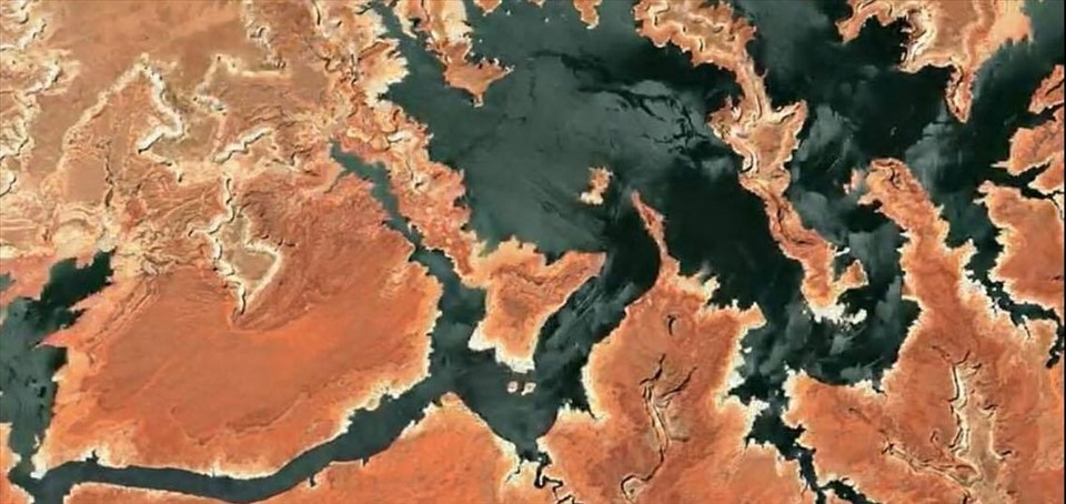 Lòng sông hồ Powell thậm chí có thể nhìn thấy được từ không gian. Ảnh: ESA