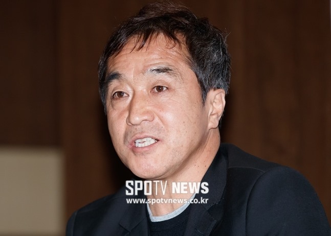 Ông Lee Young-jin là sự bổ sung hoàn hảo cho ông Park Hang-seo ở băng ghế huấn luyện. Ảnh: Sport.