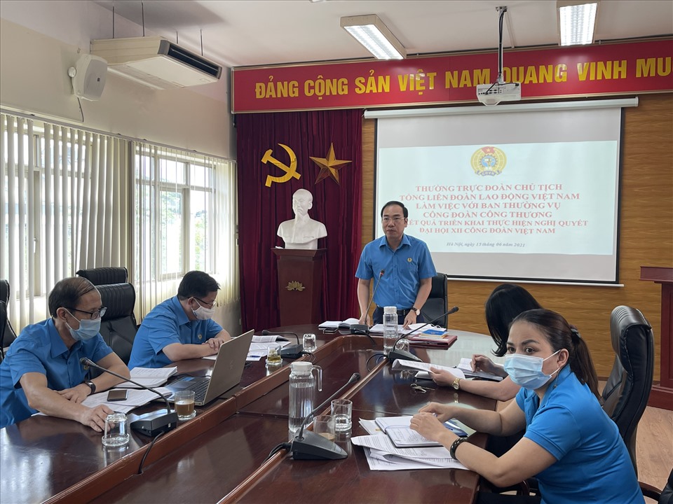 Ông Trần Quang Huy, Chủ tịch Công đoàn Công Thương Việt Nam phát biểu tại buổi làm việc. Ảnh: Thuỳ Linh