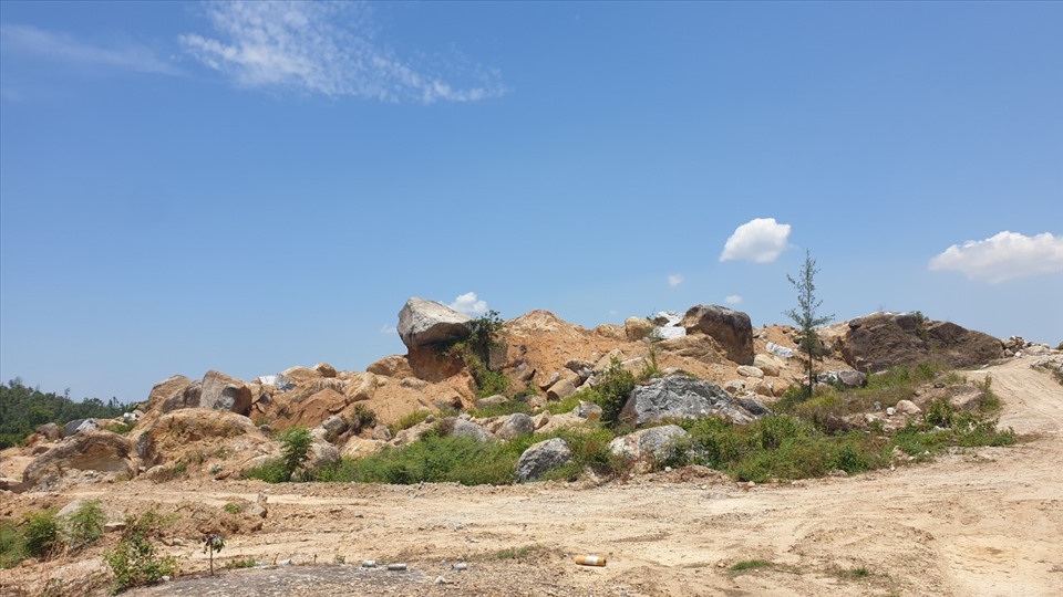 Khu vực mở rộng của Hòa Phát - Dung Quất được dừng phá đá, san lấp mặt bằng.