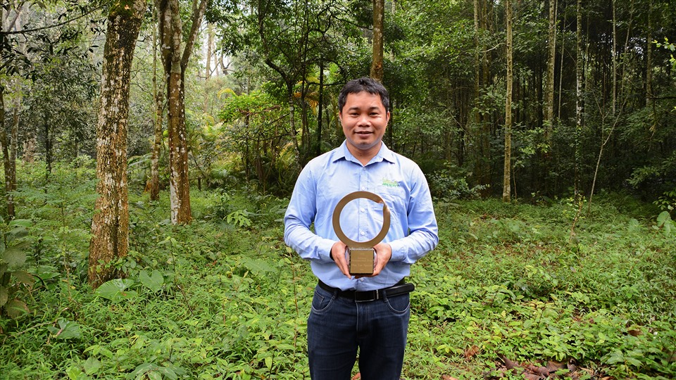 Toàn bộ số tiền nhận từ các giải thưởng quốc tế danh giá, anh Thái hiến tặng tất cả cho công tác bảo tồn động vật hoang dã ở Việt Nam. Ảnh: SVW