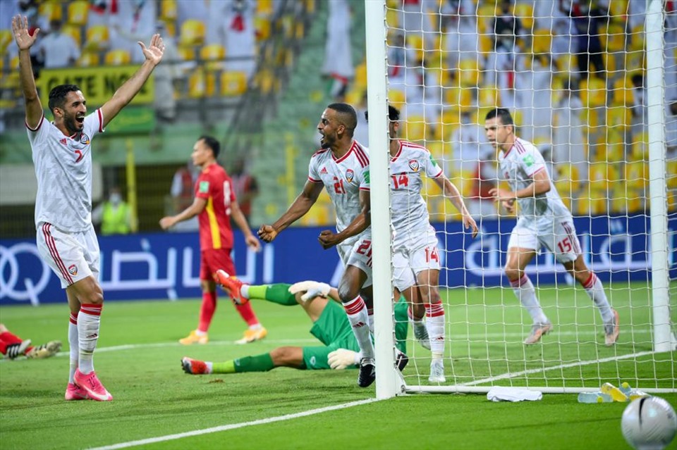 Tuyển UAE hoàn toàn lấn lướt tuyển Việt Nam trong hiệp 1 của trận đấu. Ảnh: LĐBĐ UAE.
