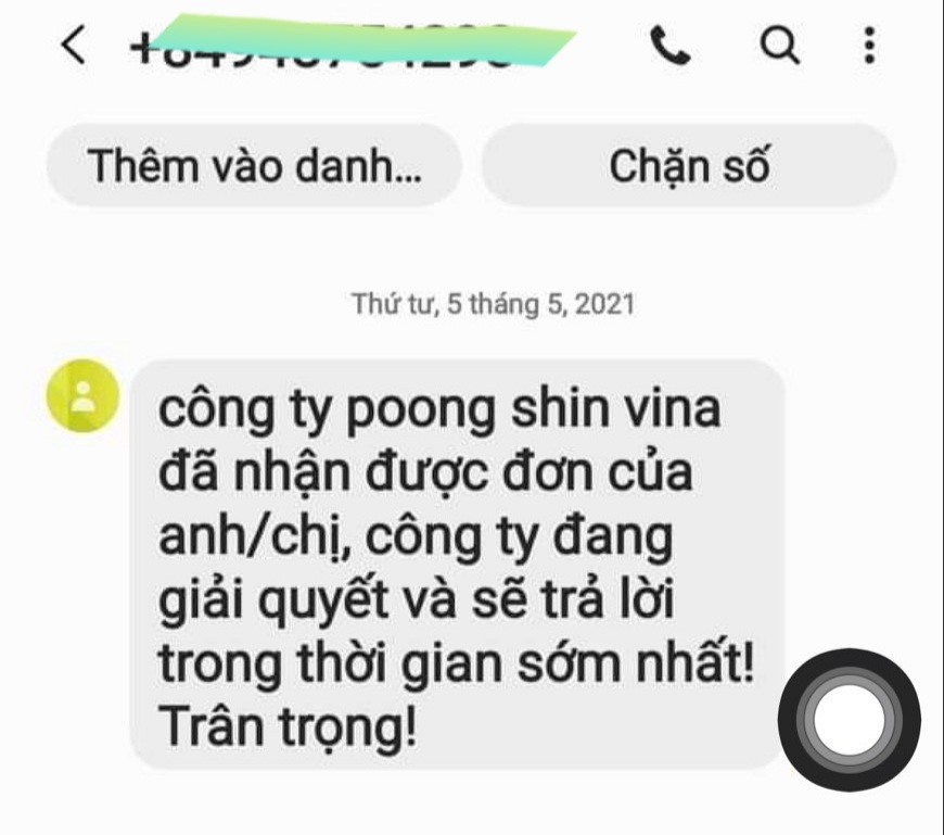 Nội dung tin nhắn trả lời từ số điện thoại được cho là của đại diện Công ty TNHH Poong Shin Vina gửi đến số điện thoại của những người lao động có đơn kiến nghị. Ảnh: NVCC