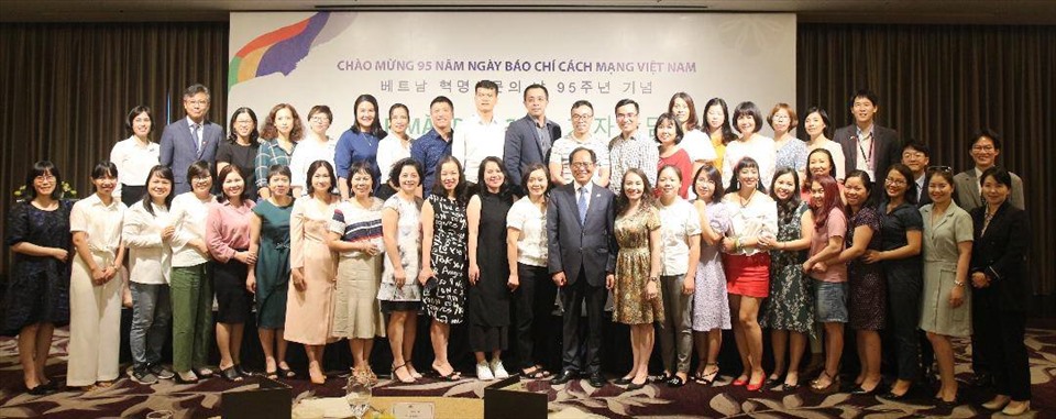 Đại sứ Hàn Quốc Park Noh Wan gặp gỡ báo giới Việt Nam nhân kỷ niệm 95 năm Ngày Báo chí Cách mạng Việt Nam, tháng 6.2020.