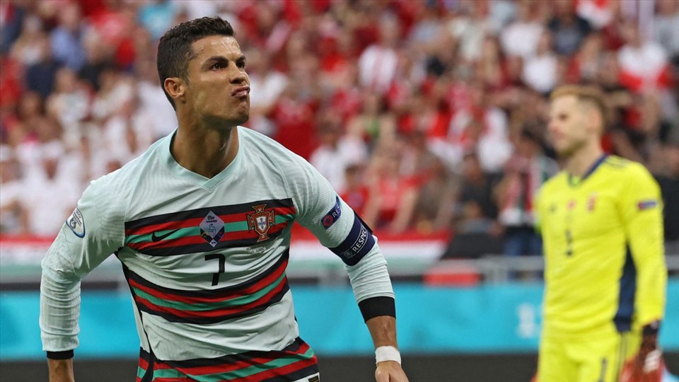 Ronaldo đã đánh thức Bồ Đào Nha vào phút chót. Ảnh: UEFA.