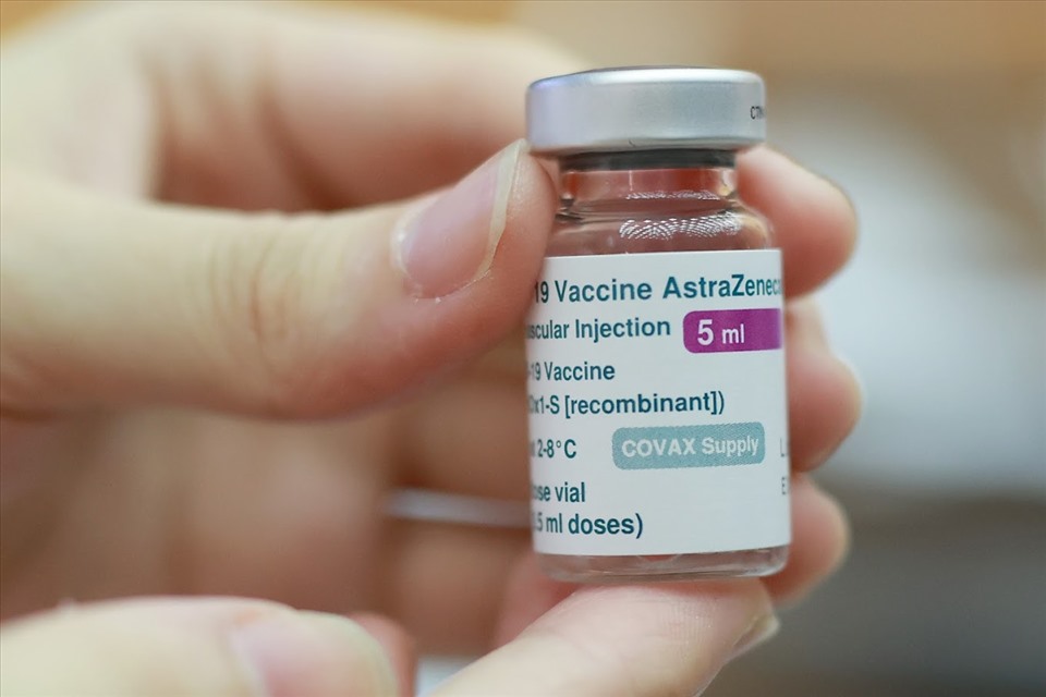 Việt Nam đang triển khai tiêm vaccine COVID-19 của AstraZeneca. Ảnh: Hải Nguyễn