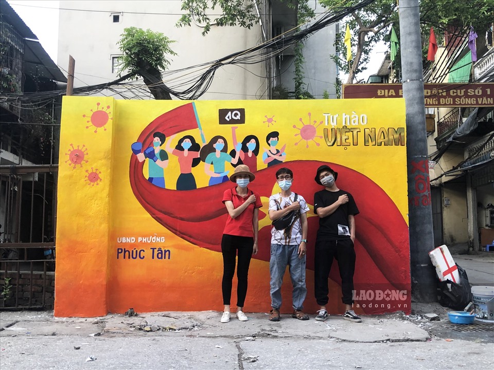 Một bức tranh bích hoạ khác nằm trên phố Phúc Tân, quận Hoàn Kiếm.