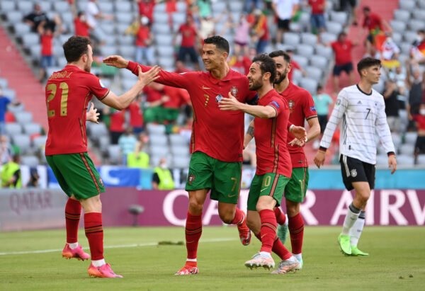 Silva và Jota tấn công tốt nhưng chưa hiệu quả khâu phòng ngự. Ảnh: UEFA
