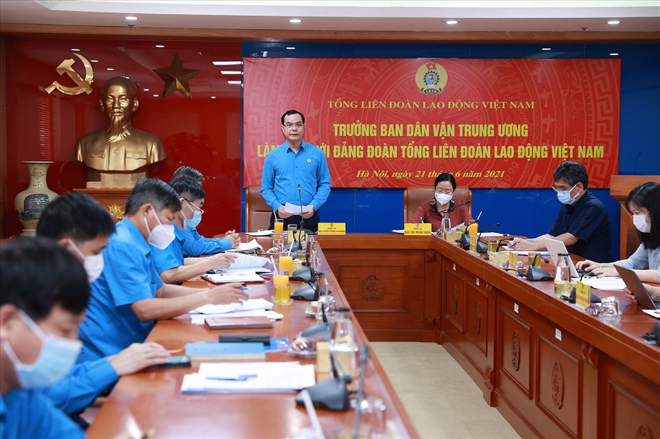 Ông Nguyễn Đình Khang, Bí thư Đảng đoàn, Chủ tịch Tổng Liên đoàn Lao động Việt Nam phát biểu tại buổi làm việc. Ảnh:  Bảo Hân