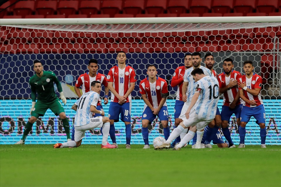 Lionel Messi không ghi bàn nhưng anh đánh dấu cân bằng kỷ lục 147 trận cho đội tuyển Argentina của Javier Mascherano. Ảnh: CONMEBOL