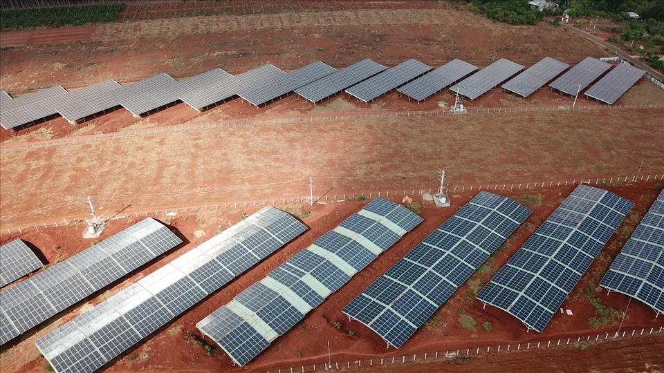 Sở Công thương tỉnh Gia Lai cho hay, trong tổng số 431 công trình điện mặt trời lắp trên mái các công trình nông nghiệp, thì có tới 302 công trình chưa triển khai mô hình kinh tế trang trại. Qua kiểm tra hơn 400 hệ thống điện mặt trời trang trại chỉ có 1/3 hệ thống thực hiện được tiêu chí trang trại.
