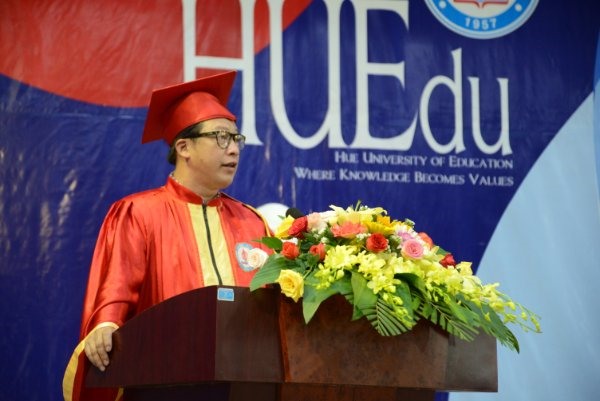 PGS.TS. Lê Anh Phương, Hiệu trưởng Đại học Sư phạm – Đại học Huế phát biểu tại buổi lễ tốt nghiệp được tổ chức trực tuyến. Ảnh: CTV.