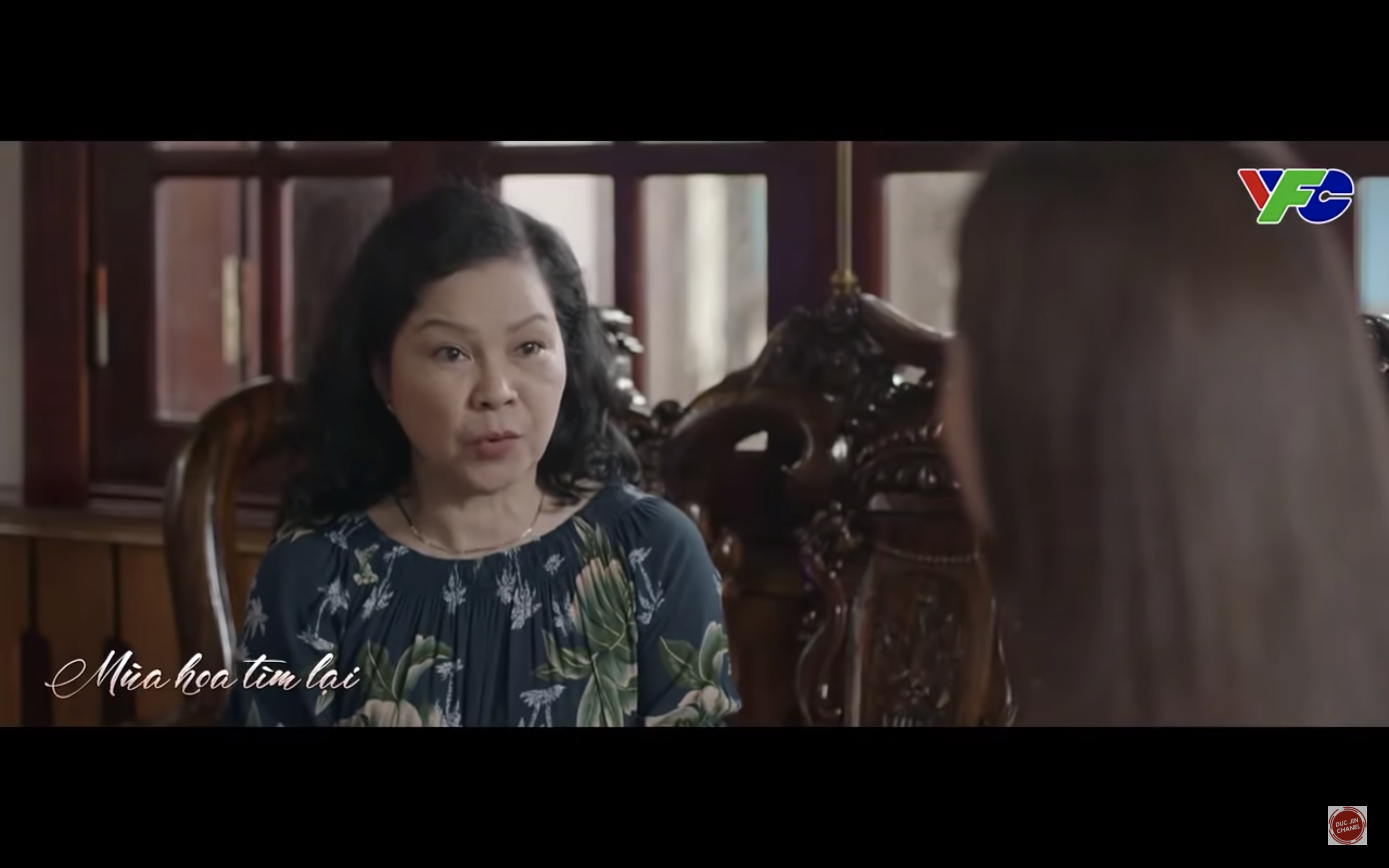 Trong tập 17 “Mùa hoa tìm lại“, Tuyết đã tìm đến mẹ Việt để nói chuyện về Lệ. Ảnh: CMH