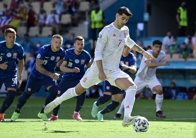 Morata nối dài chuỗi thất vọng trên chấm 11m của tuyển Tây Ban Nha. Ảnh: UEFA