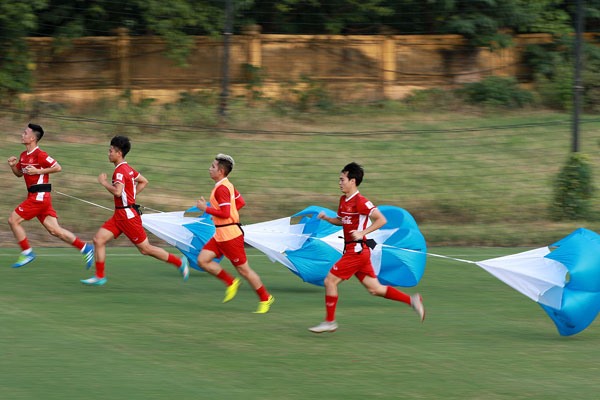 Đội tuyển Việt Nam rèn thể lực dưới thời ông Park Hang-seo. Ảnh: VFF