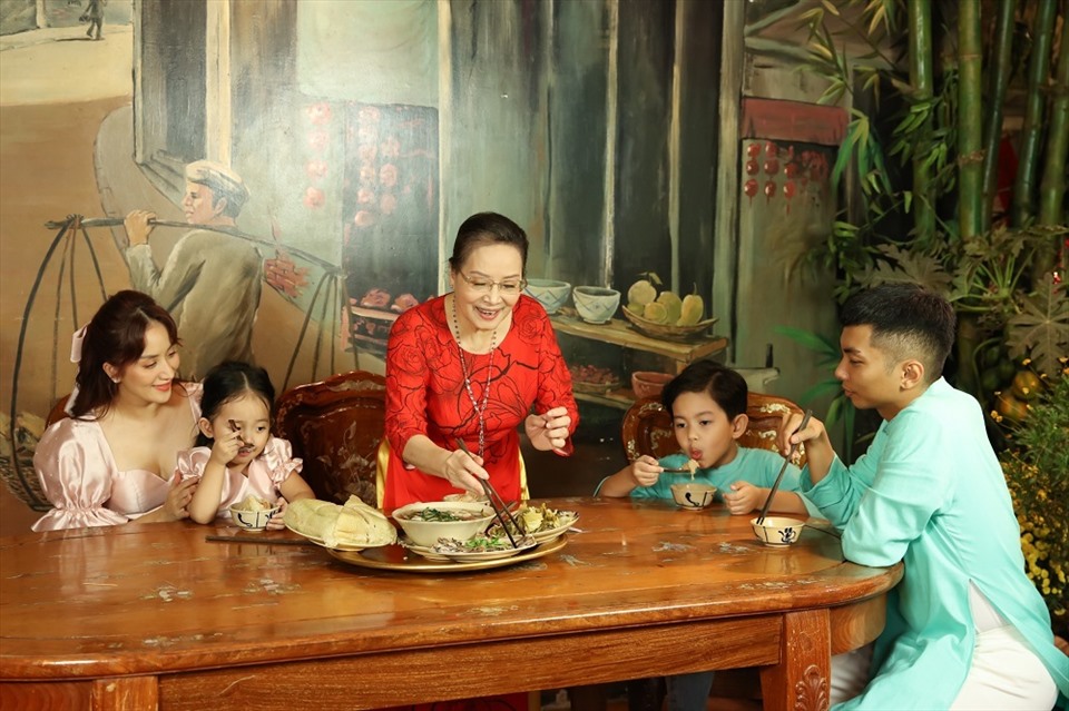 Chuẩn bị những món ăn ngon và cùng cả nhà quây quần bên nhau trong Ngày Gia đình Việt Nam. Ảnh: NVCC