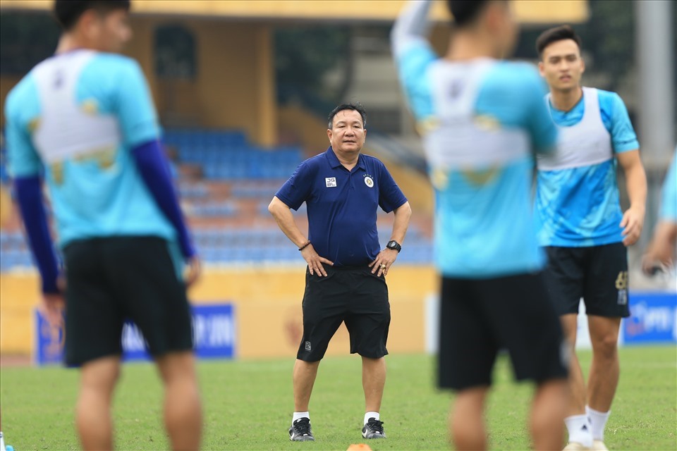 Giám đốc kỹ thuật Hoàng Văn Phúc chia sẻ về kế hoạch và mục tiêu của Hà Nội tại V.League 2021. Ảnh: Hoài Thu