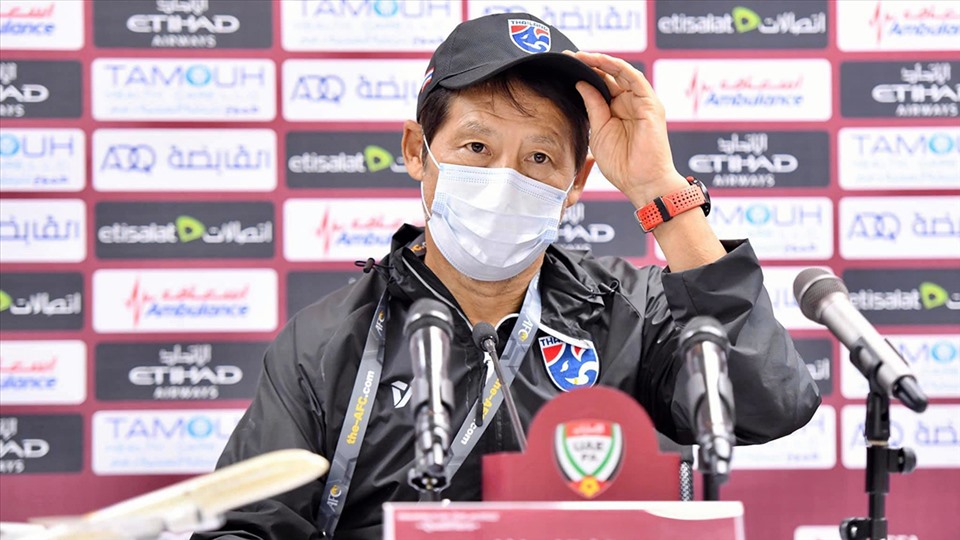 Ông Akira Nishino sẽ vắng mặt khoảng 1 tháng ở đội tuyển Thái Lan vì việc riêng. Ảnh: Thairath
