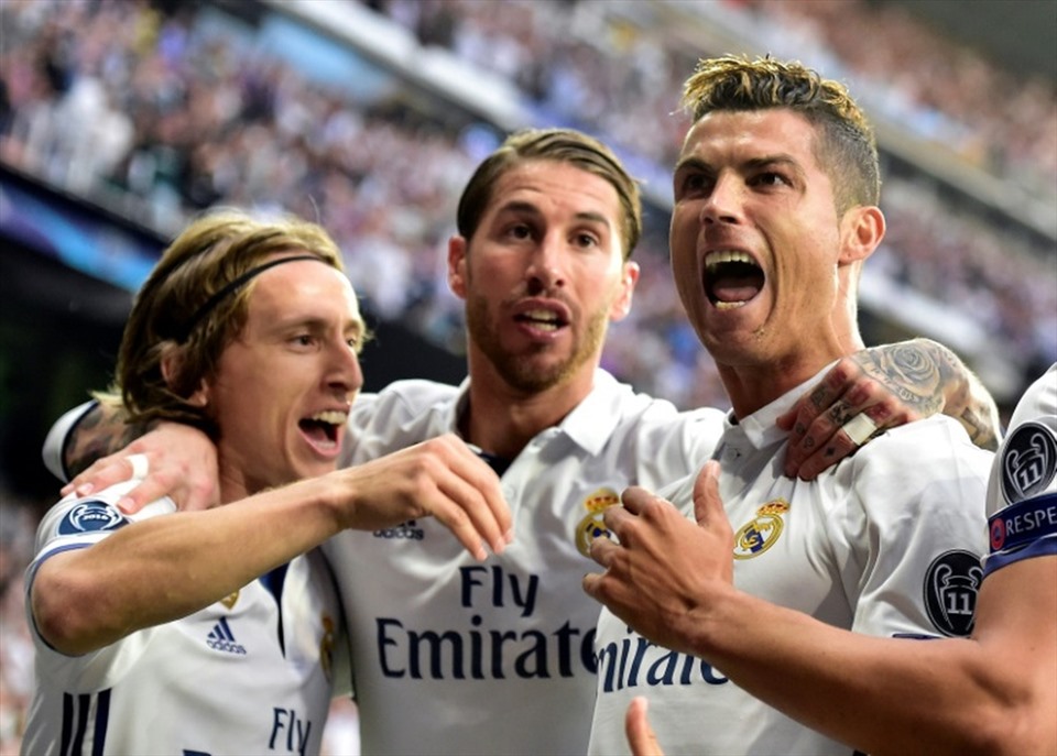 Ronaldo (ngoài cùng bên phải) và Ramos (ở giữa) khi còn là đồng đội ở Real Madrid. Ảnh: AFP.