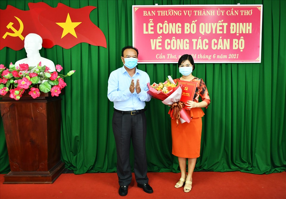 Bà Trần Hồng Thắm, Giám đốc Sở GD&ĐT giữ chức Phó trưởng Ban Tuyên giáo Thành ủy TP Cần Thơ. Ảnh: P.V.