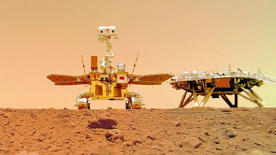 Tàu thám hiểm sao Hỏa Chúc Dung trên hành tinh đỏ. Ảnh: Cơ quan Vũ trụ Quốc gia Trung Quốc
