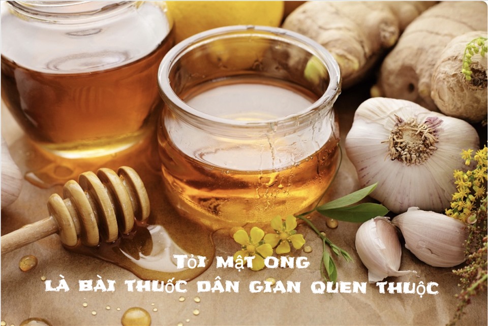 Tỏi ngâm mật ong là bài thuốc dân gian quen thuộc của người Việt. Đồ họa: Hương Giang