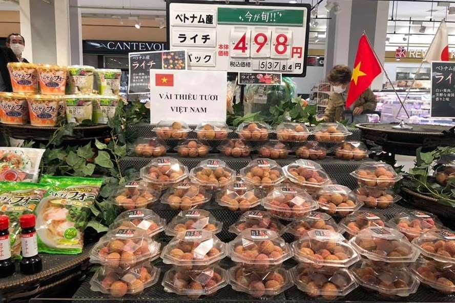 Vải Việt Nam xuất khẩu sang Nhật Bản được bán tại các siêu thị. Ảnh: Thương vụ Việt Nam tại Nhật Bản