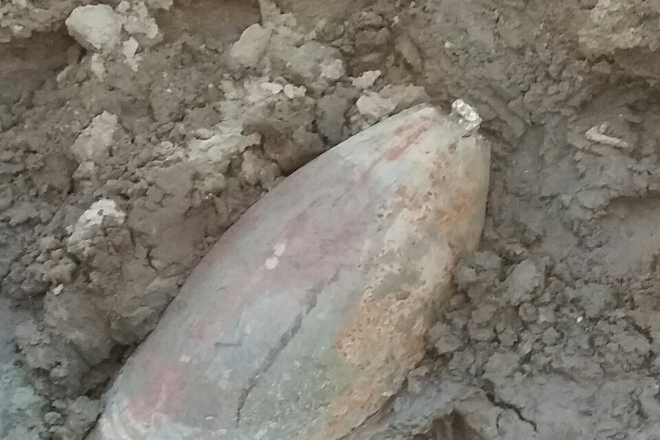 Quả bom nặng khoảng 500kg lẫn trong cát ở xã Trung An, huyện Cờ Đỏ, TP. Cần Thơ.