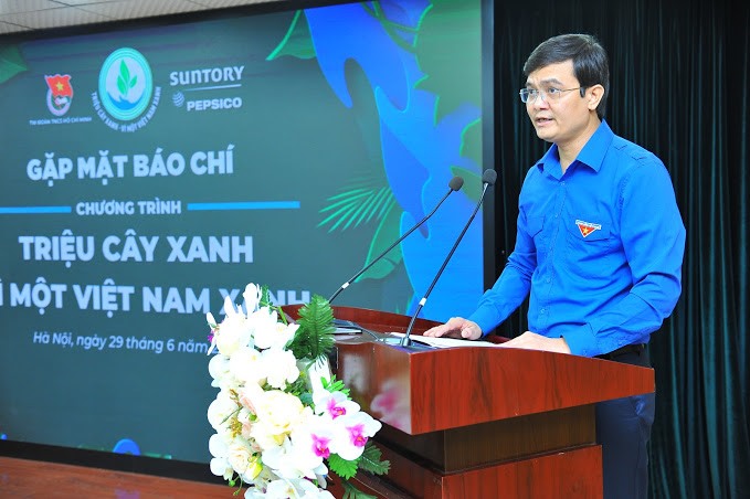 Ông Bùi Quang Huy -  Bí thư Thường trực Trung ương Đoàn, Chủ tịch Hội Sinh viên Việt Nam phát biểu tại chương trình. Ảnh Bảo Anh