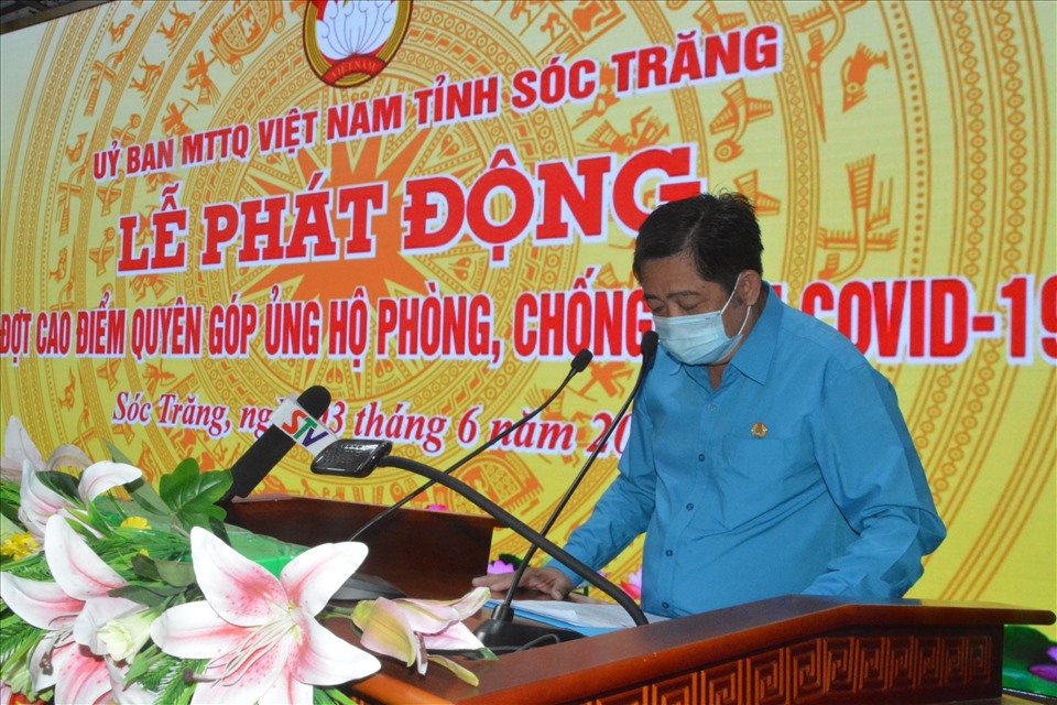 Chủ tịch LĐLĐ tỉnh Sóc Trăng Nguyễn Thanh Sơn phát biểu hưởng ứng lời kêu gọi ủng hộ công tác phòng, chống dịch COVID-19. Ảnh: Anh Khoa
