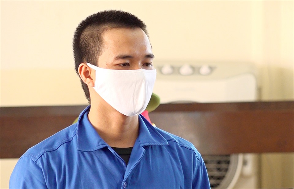 Bị can Thơm bị tuyên phạt 15 tháng tù về tội tái phạm khai thác cát trái phép. Ảnh: VT