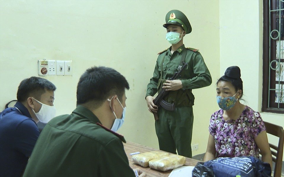 Trước cám dỗ siêu lợi nhuận, nhiều phụ nữ trên địa bàn tỉnh Điện Biên đã bất chấp pháp luật, đạo lý và cả tính mạng, lao vào làm giàu từ buôn bán ma túy.