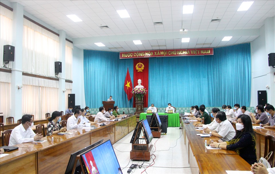 Quang cảnh buổi họp khẩn cấp của UBND tỉnh An Giang sau khi phát hiện nhiều ca dương tính với SARS-CoV-2. Ảnh: LT