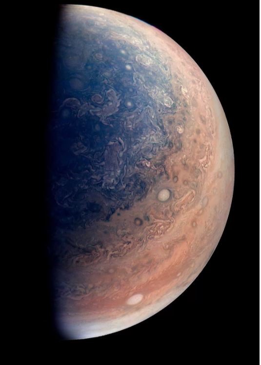 Một nửa sao Mộc nhìn từ tàu vũ trụ Juno. Ảnh: NASA