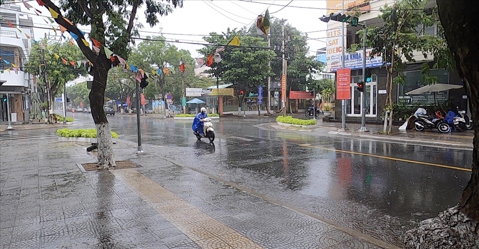 Đà Nẵng đón mưa 'vàng' giải nhiệt ngày cuối tuần.