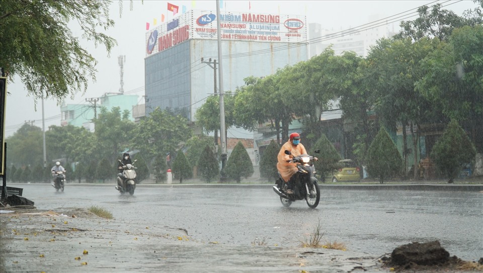 Mưa trong thời gian ngắn làm giảm nền nhiệt cao ở Đà Nẵng trong những ngày qua.
