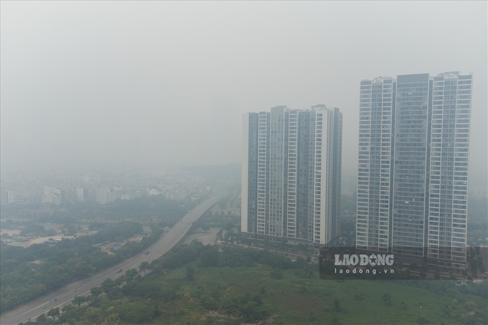 Tham khảo ứng dụng thời tiết Air Visual trong sáng 6.6, nhiều khu vực ở Hà Nội có chỉ số không khí ở ngưỡng đỏ - Có hại cho sức khỏe, thậm chí khu vực Tây Hồ đến thời điểm 11h30 có chỉ số không khí ở ngưỡng tím - Rất có hại cho sức khỏe.