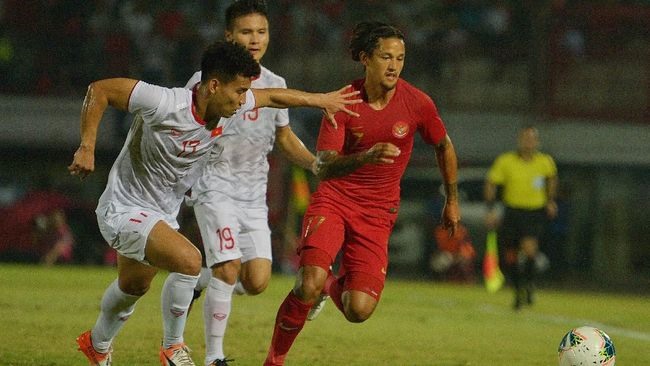 Tuyển Indonesia đã gần như loại bỏ toàn bộ cầu thủ sau trận lượt đi, để xây dựng nên đội hình hoàn toàn mới. Ảnh: CNN Indonesia.