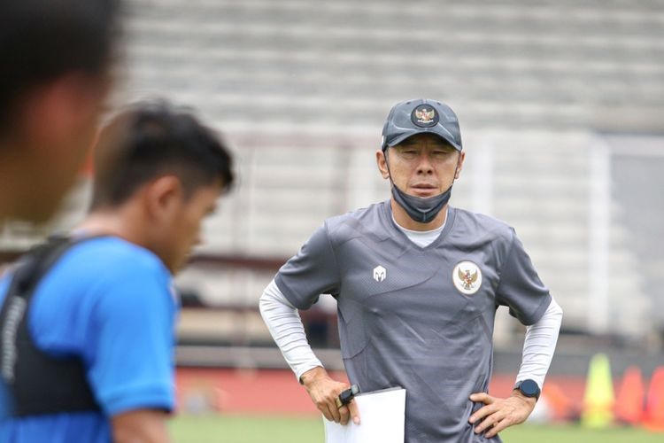 Huấn luyện viên Shin Tae-yong của đội tuyển Indonesia sẽ gây khó khăn cho ôn Park Hang-seo và các học trò. Ảnh: Kompas
