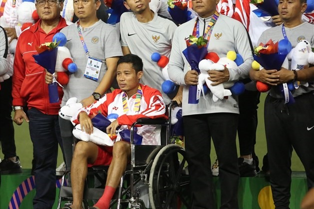 Hình ảnh Evan Dimas ngồi xe lăn nhận huy chương vẫn ám ảnh người Indonesia. Ảnh: Hoài Thu