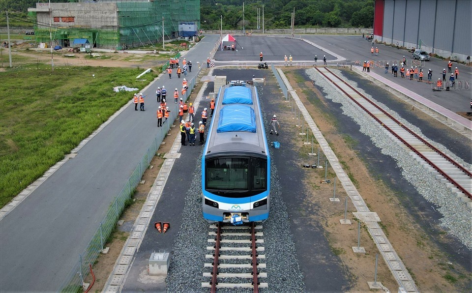 Một đoàn tàu metro số 1 trên đường ray depot Long Bình (Thành phố Thủ Đức) hồi tháng 5.2021.  Ảnh: Anh Tú