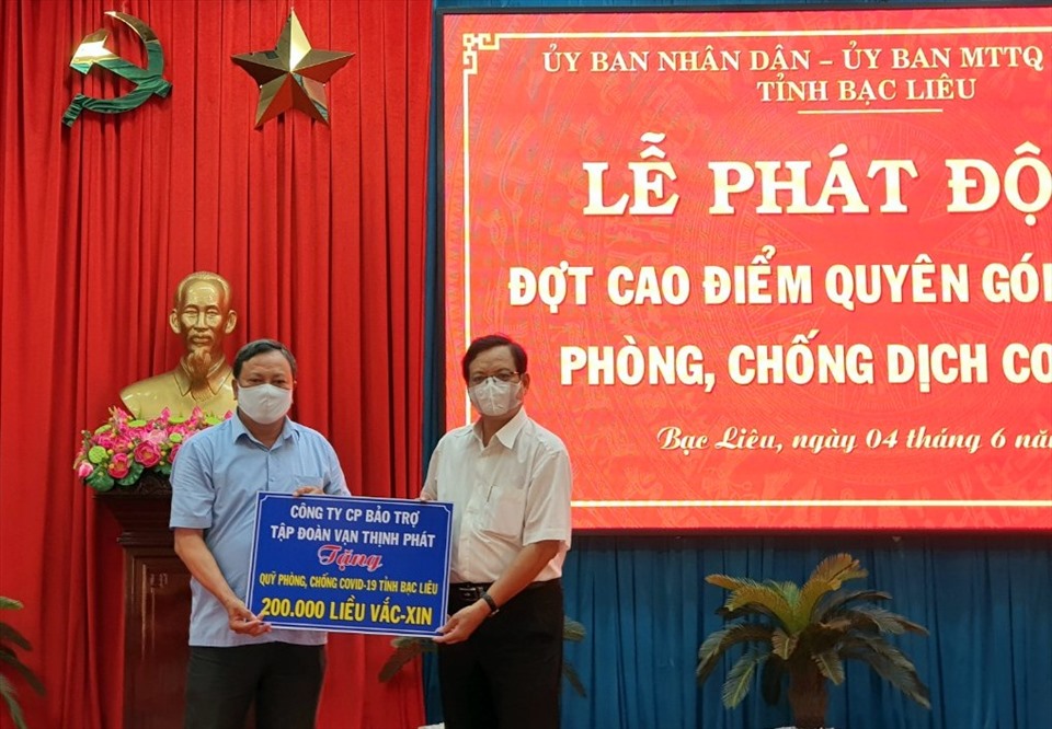 Ông Nguyễn Văn Hòa, Chủ tịch MTTQ Việt Nam tỉnh Bạc Liêu nói chưa biết nhận tiền hay nhận 200.000 liều vaccine có tổng giá trị trên 30 tỉ đồng. Ảnh: Nhật Hồ