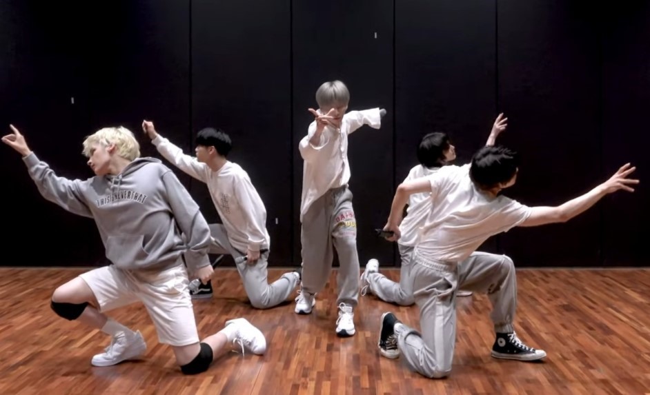 TXT đạt nhiều thành tích mới khi phát hành album “The Chaos Chapter: Freeze” vào cuối tháng 5 vừa qua. Ảnh: Xinhua
