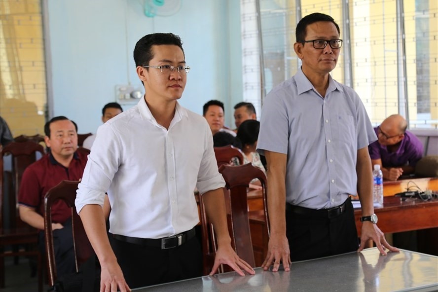 Ông Đoàn Thành Tùng ( người bên phải) nguyên Trưởng văn phòng đại diện của Công ty Prudential Việt Nam. Ảnh T.X