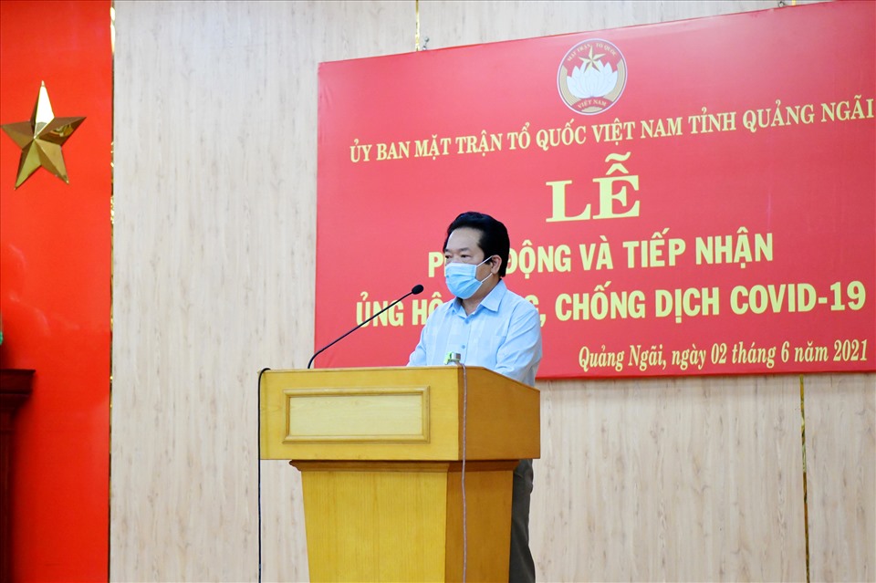 Phó Chủ tịch UBND tỉnh Võ Phiên phát biểu tại Lễ phát động và tiếp nhận ủng hộ phòng chống dịch COVID-19.